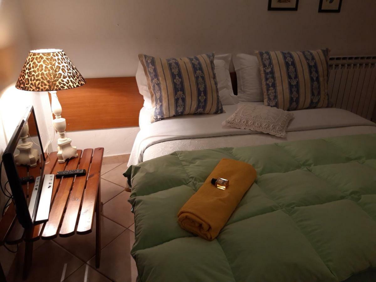 Debora Maison B&B Colombare Di Sirmione Exteriör bild